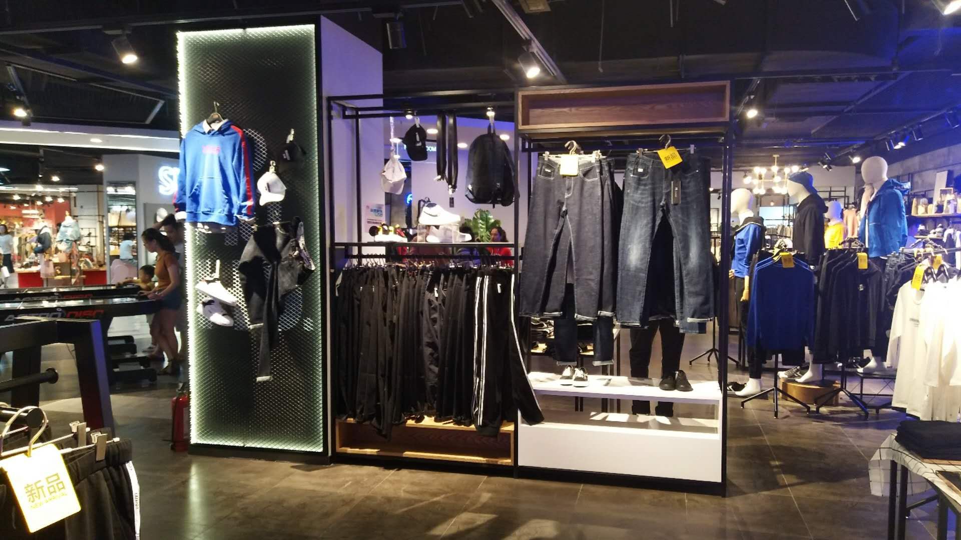 凡人優品綜合店展柜設計裝修(圖2) 凡人優品綜合店展柜設計裝修(圖2)